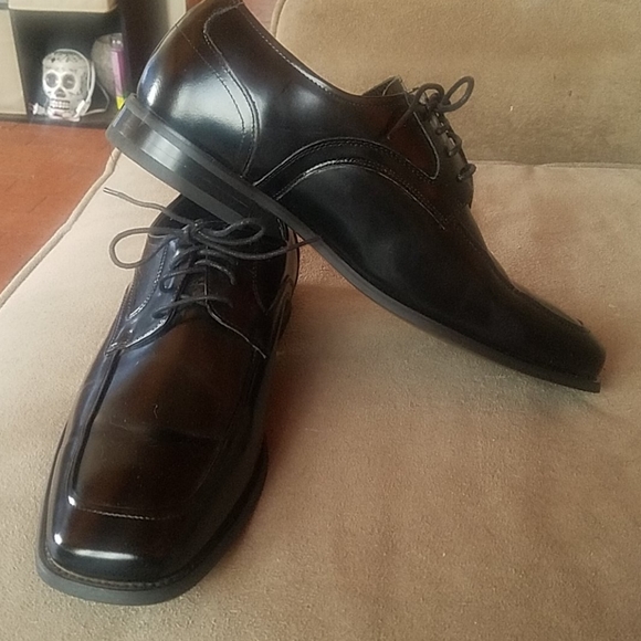 Shoes - Picture 2 of 4